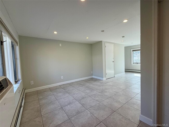 Building Photo - 14 Glendale Dr