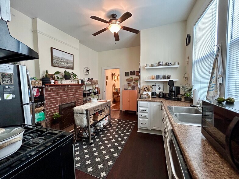 Building Photo - 4139 Iberville St