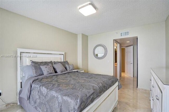 Building Photo - 16711 Collins Ave