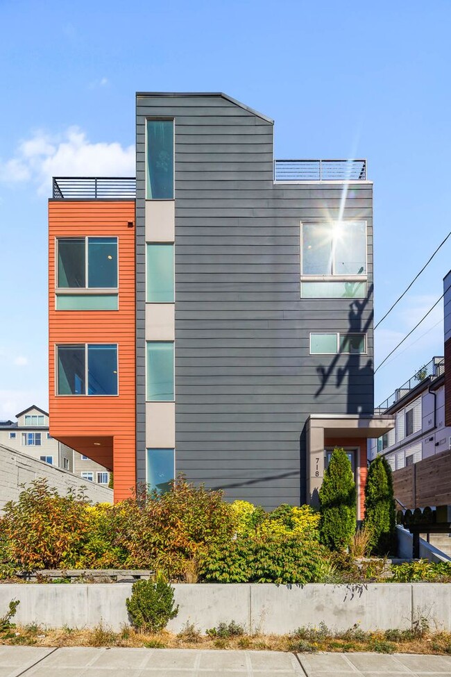 Primary Photo - 718 N Allen Pl