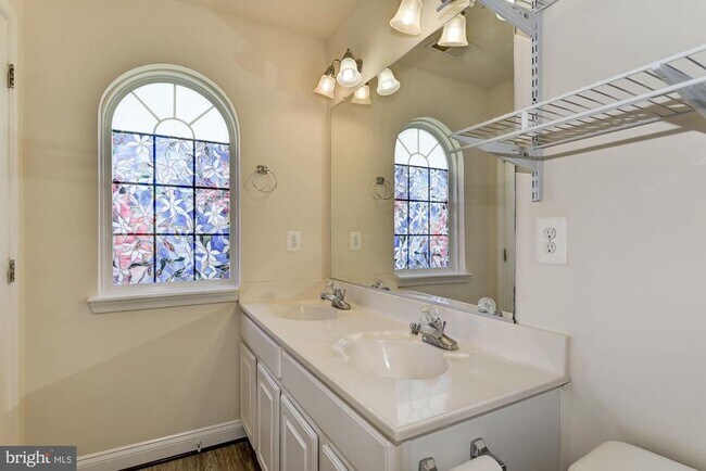 Building Photo - 122 Elmcroft Blvd