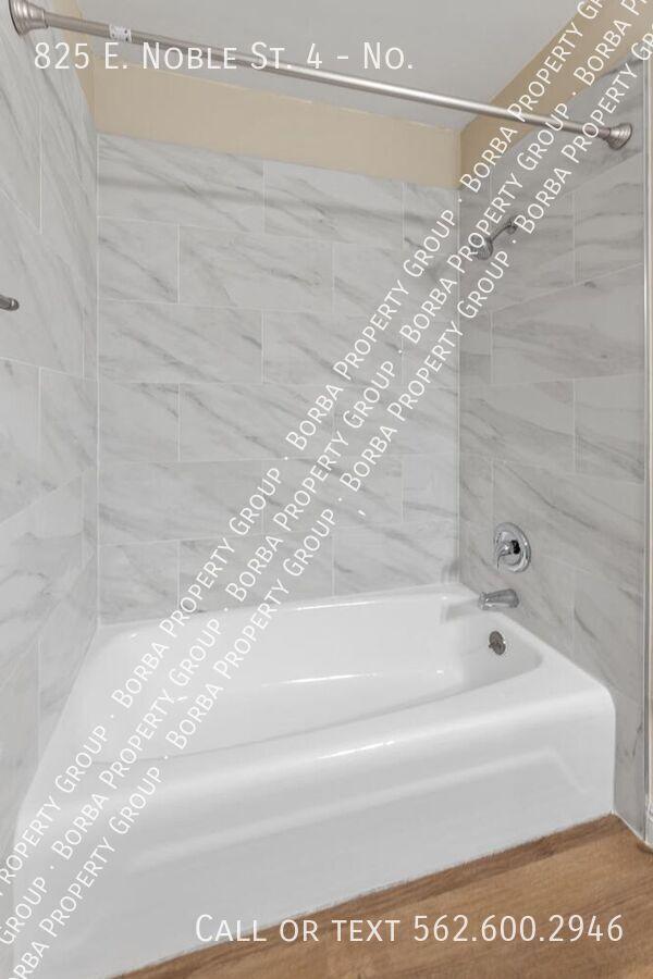 Building Photo - 825 E Noble Ave