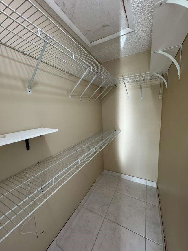 Building Photo - 10324 Boca Bend W