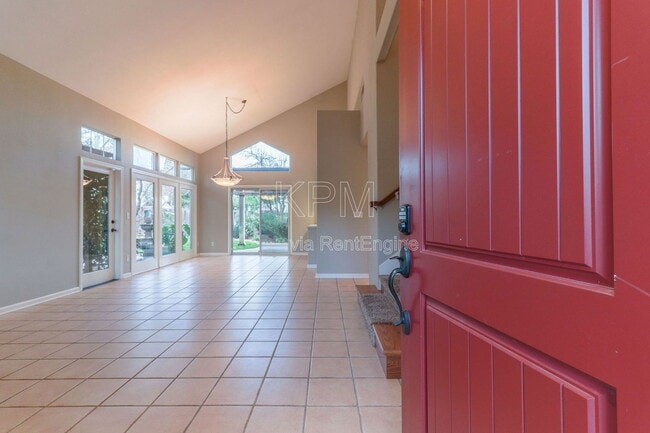 Building Photo - 2326 Carriage Dr