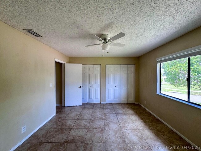 Building Photo - 704 Riverside Dr