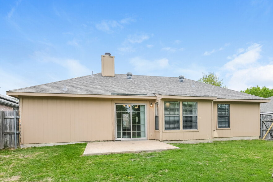 Building Photo - 4702 Waxwing Dr