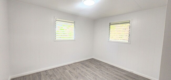 Building Photo - TN-110