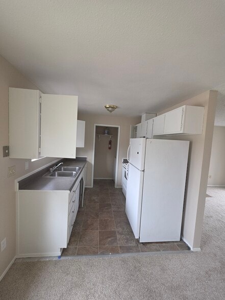 Kitchen - 2410 S I St