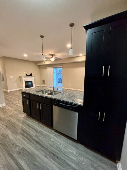 Building Photo - 2493 Sweet Home Rd