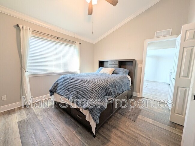 Building Photo - 14100 River Rd