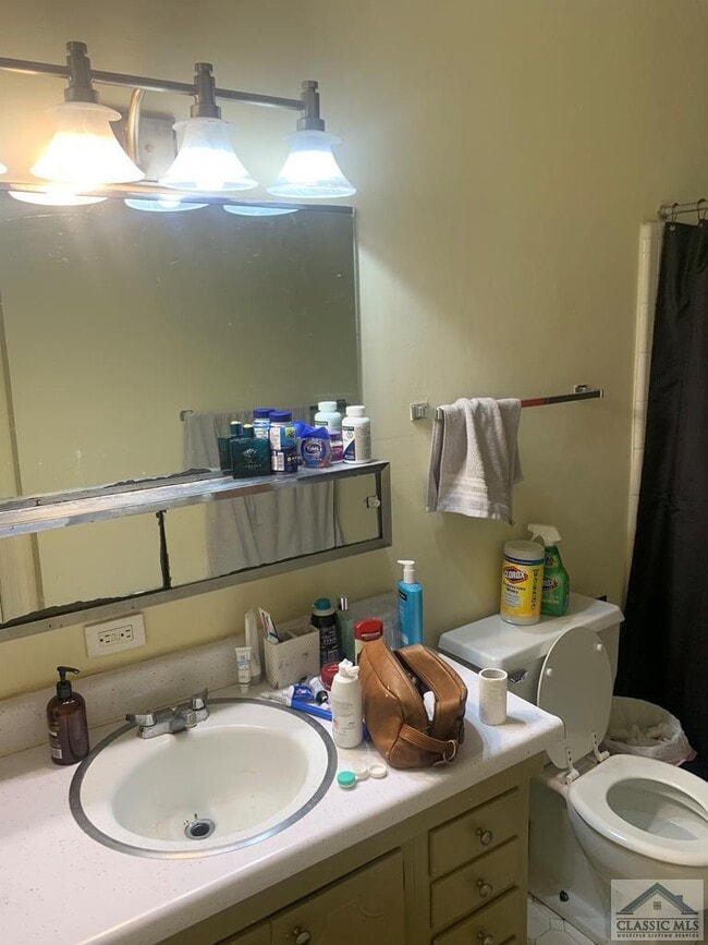 Building Photo - 350 S Pope St