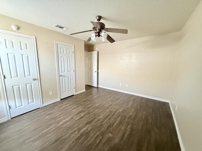 Building Photo - 2409 Gail Dr