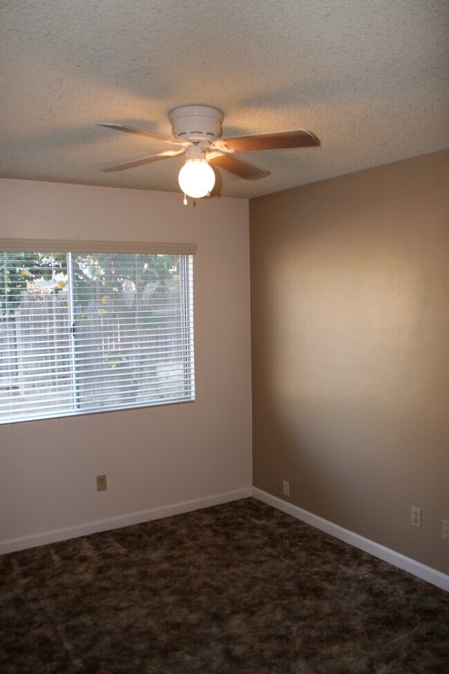 Building Photo - Cute 3 Bed + 2 Bath Home For Rent in Laurelglen Area