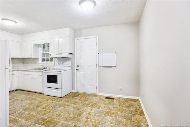 Building Photo - 828 Pilot Ave