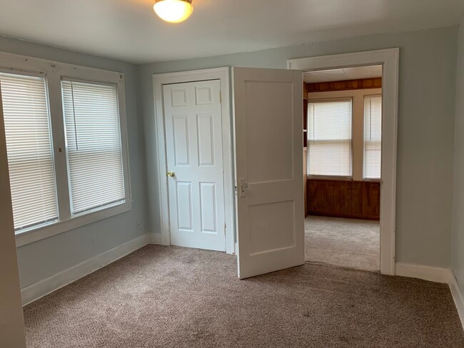 Building Photo - 720 Roselawn Ave