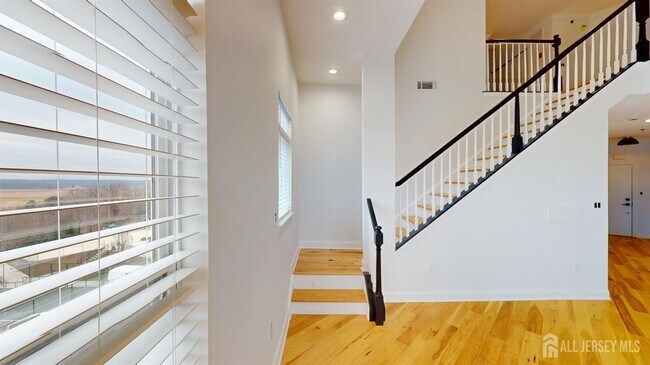 Building Photo - 6406 Fernandez Ct