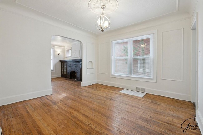 Building Photo - 3 bedroom $1450