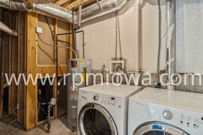 Building Photo - END UNIT! 3 Bedroom Townhome in Waukee School District!