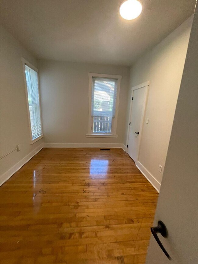 Building Photo - Your Ideal Living Space!