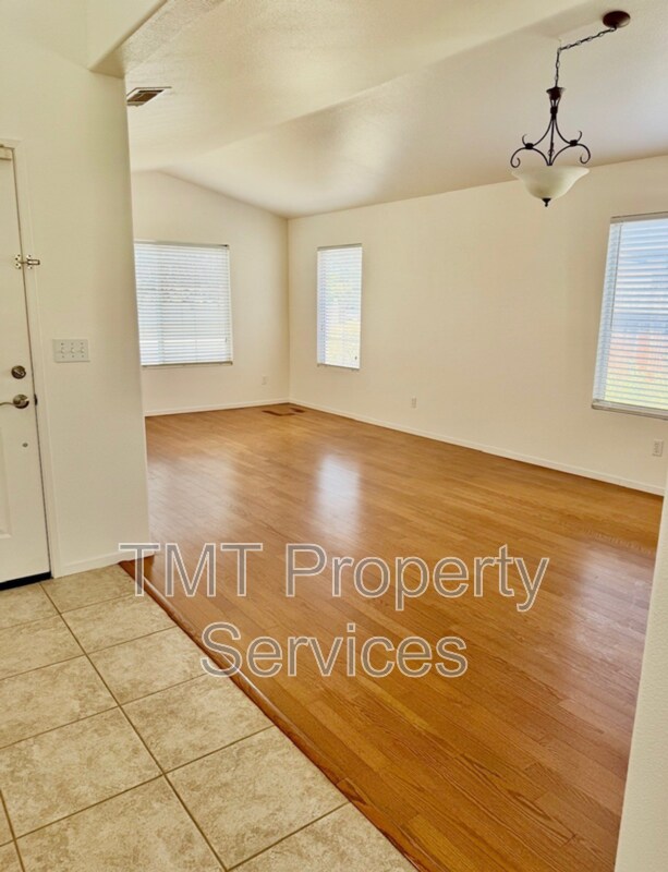 Building Photo - 2742 La Purisima Ave
