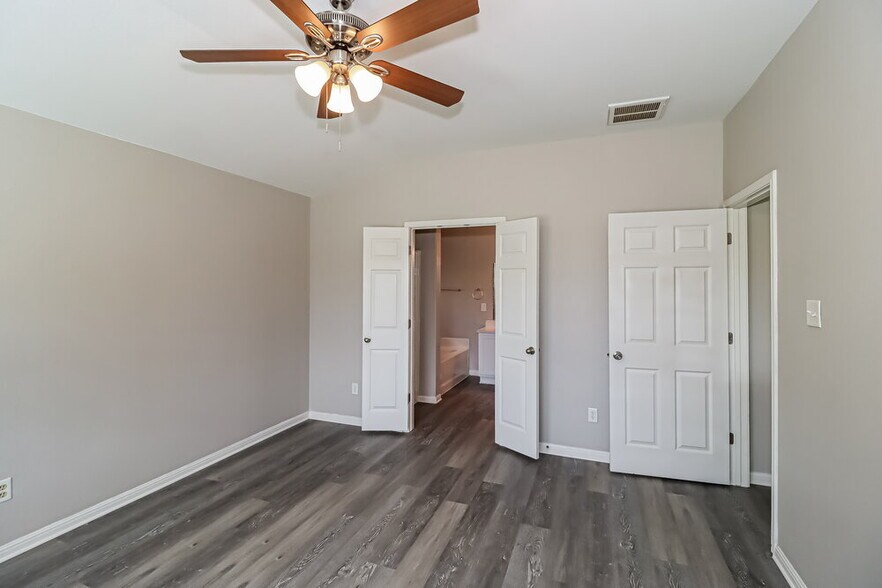 Building Photo - 223 Legends of Hutto Tr