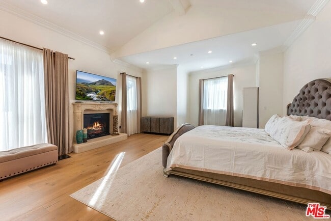 Building Photo - 345 S Saltair Ave