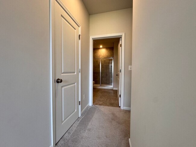Building Photo - 3672 Isaac Cir