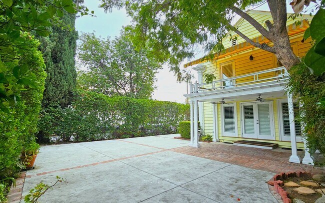 Building Photo - Stunning 3 Bedrooms, 2 Baths Valley Village home with detached, private Recording Studio