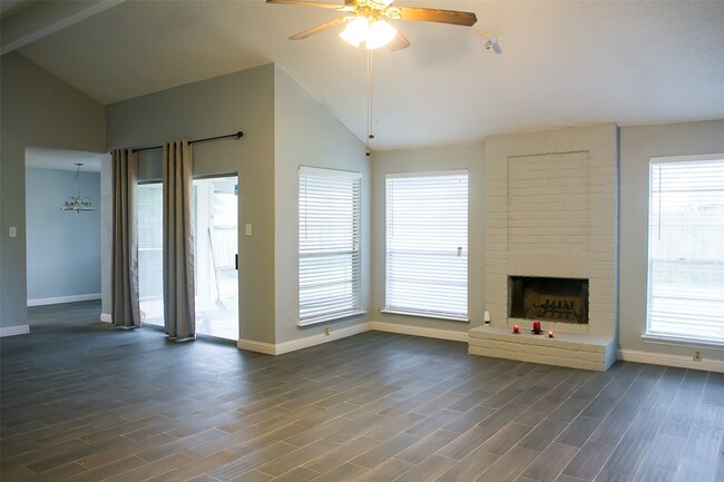 Building Photo - 12051 Creekhurst Dr