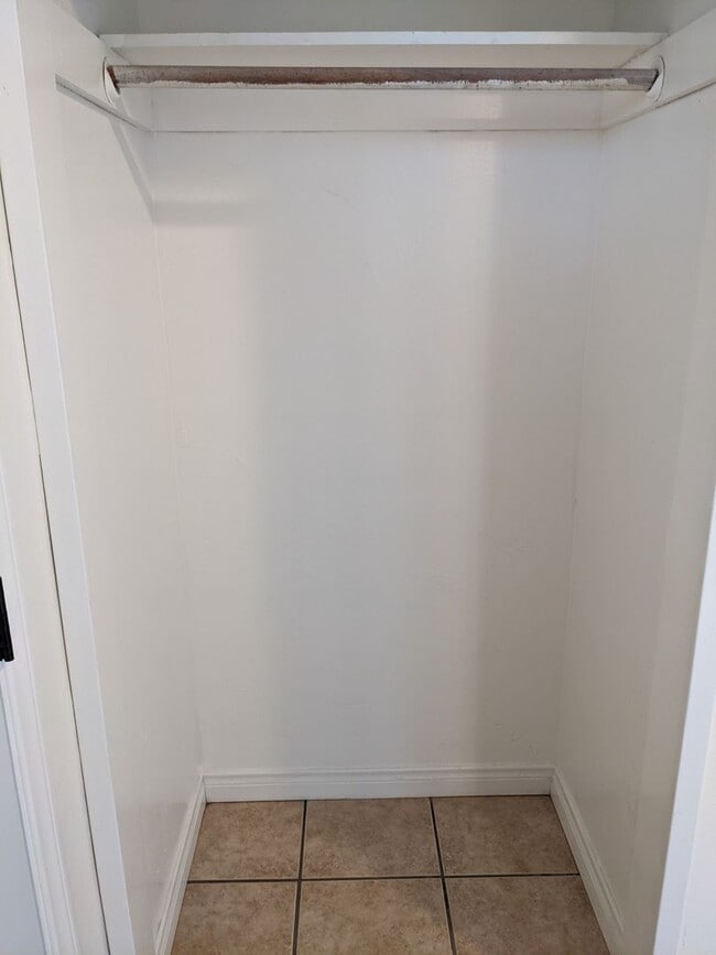 Building Photo - Updated 5 bedroom 3 bathroom house w/ HUGE YARD