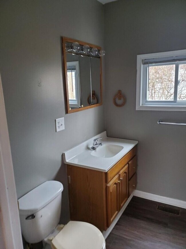 Building Photo - Close to the Park Cute 3-bedroom Home