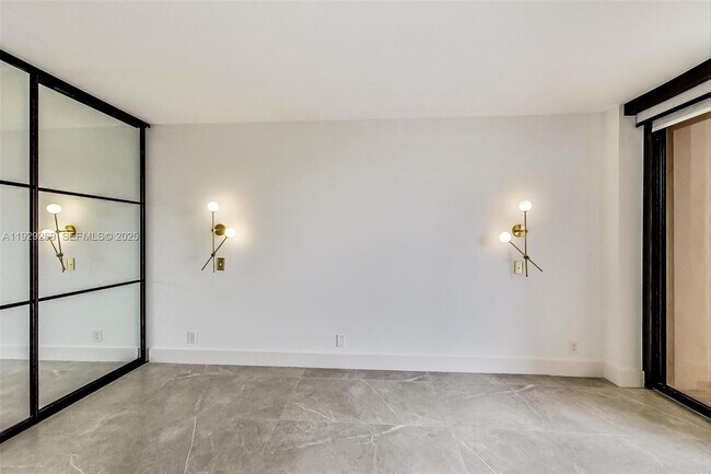 Building Photo - 1000 E Island Blvd