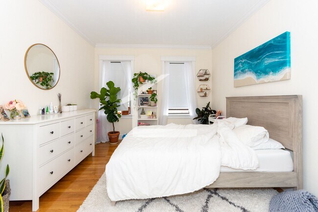 Building Photo - 37 Glenville Ave