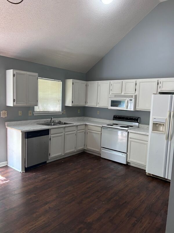 Building Photo - 6927 Brittany Ln