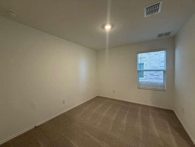 Building Photo - 569 Sormonne Lp