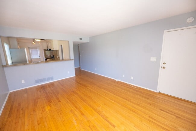 Building Photo - 4646-48 Louisiana St