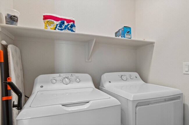 Building Photo - 500 W Broadway Rd