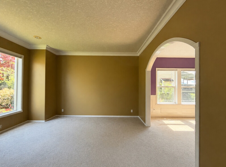 Building Photo - 2437 SW Linneman Dr