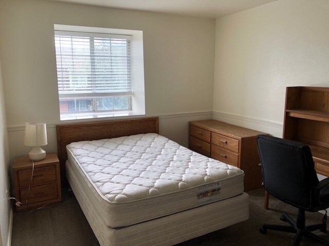 Large Private room with bath - 718 W 1720 N