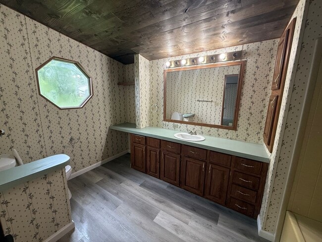 Building Photo - 3 bedroom home in Eldon, MO!