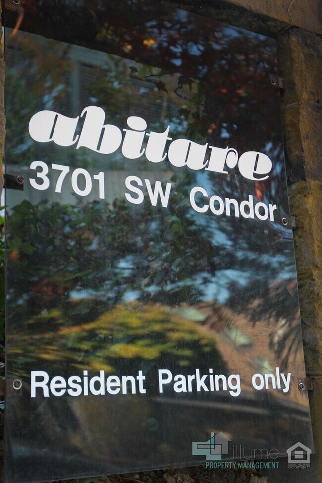 Building Photo - Condo Near OHSU with Huge Deck, Stunning Views and Parking