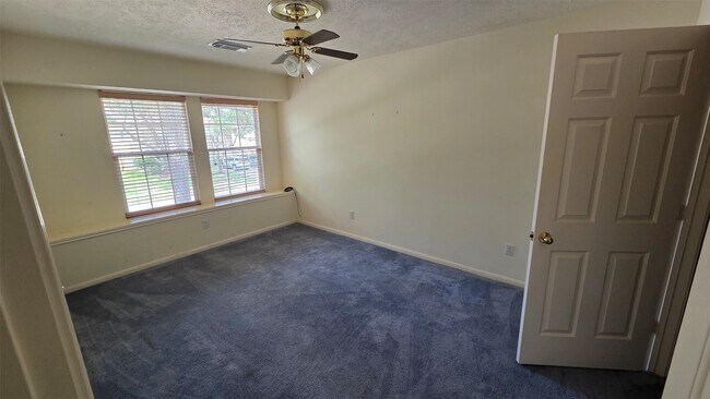 Building Photo - 10822 Glenora Dr