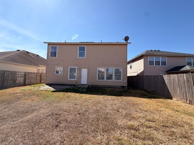 Building Photo - NICE 4 BEDROOM WITH EASY ACCESS TO LACKLAND AFB, SHOPPING, & SEA WORLD