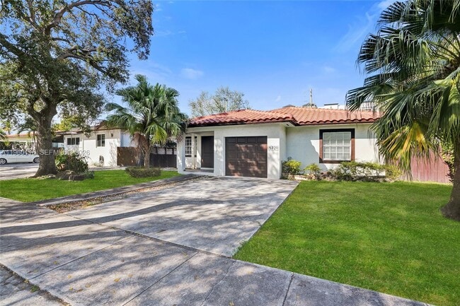 Building Photo - 5721 SW 11th St