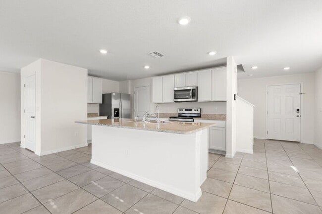 Building Photo - "Spacious 4-Bedroom Retreat with 3 Full Baths - 2260 Sq Ft of Comfort in Parrish, FL!"