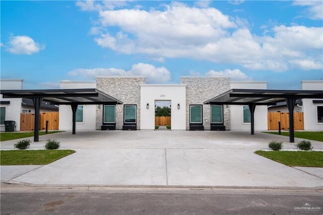 Building Photo - 28 Dragonfly St