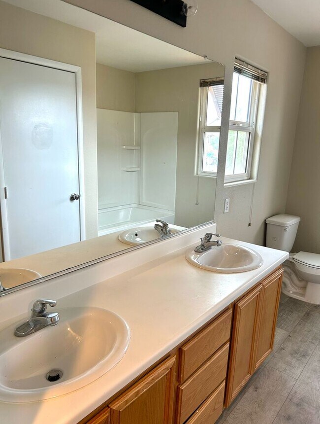 Building Photo - SW!!! OVER 2000 SQ FT!!! New Carpet!!! New Flooring!!! Freshly Painted!!! 4 bed 3 bath!!! Low Mai...