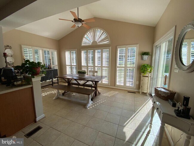 Building Photo - 6 Hollow Creek Cir