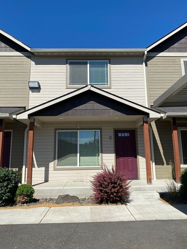 Building Photo - Move In Ready PLUS We Dropped The Rent!  Yes- You Read That Correctly!