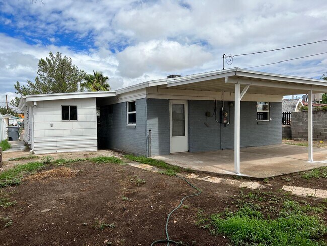 Building Photo - 202 Mango Rd